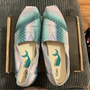 TOMS Women's Gradient Mermaid Slip-On Shoes - Blue and Pink